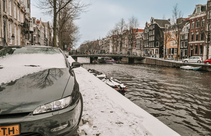 Conheça os seculares canais de Amsterdã