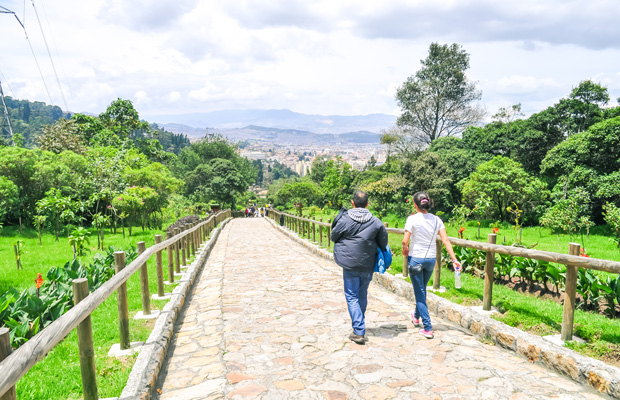 Como subir o Cerro de Monserrate: cartão-postal de Bogotá exige fôlego