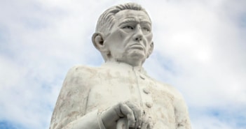 Estátua de Padre Cícero, em Juazeiro do Norte: conheça este símbolo de fé