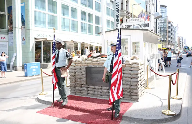 Checkpoint Charlie e a divisão da Alemanha