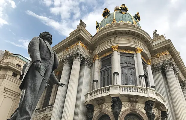 Como é a visita ao Teatro Municipal do Rio de Janeiro