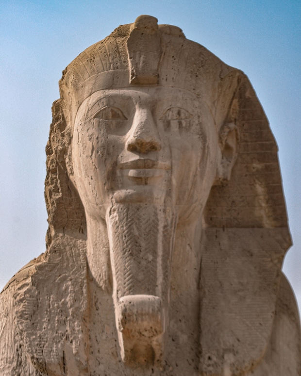 O complexo de templos e pirâmides de Saqqara e a cidade perdida de Mênfis