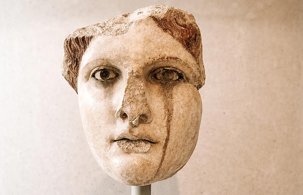 Esculturas do período arcaico no Museu da Acrópole