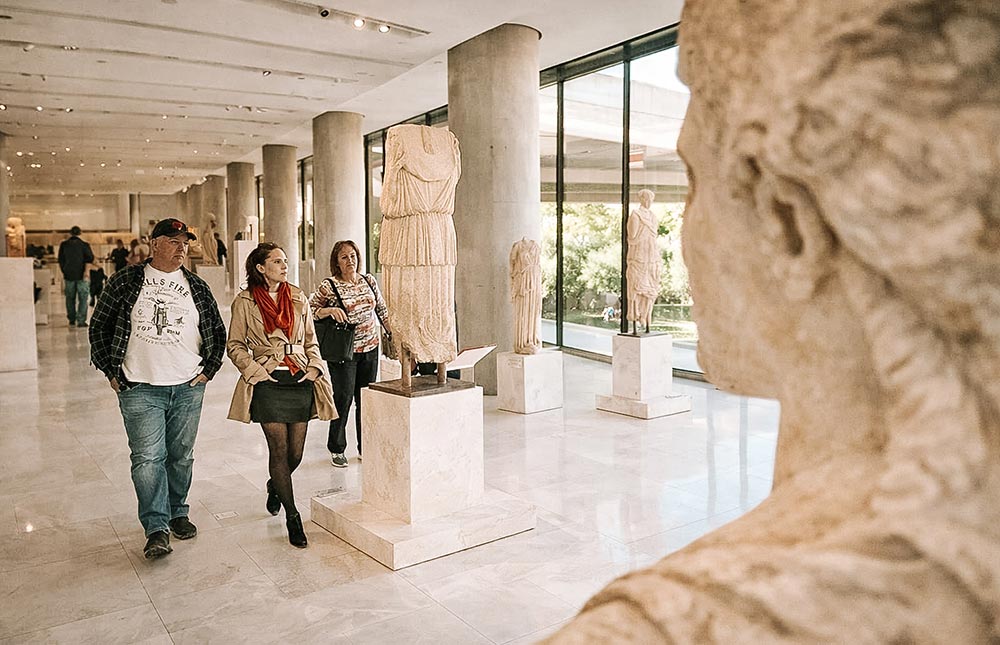 Esculturas do período arcaico no Museu da Acrópole