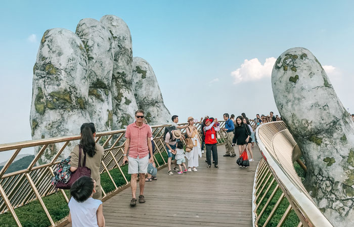 Cau Vang: a incrível ponte do Vietnã sustentada por duas mãos