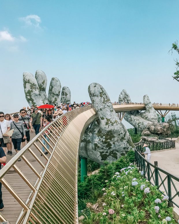 Cau Vang: a incrível ponte do Vietnã sustentada por duas mãos