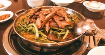 O hábito de comer cachorro na China: mitos, verdades e imagens fortes