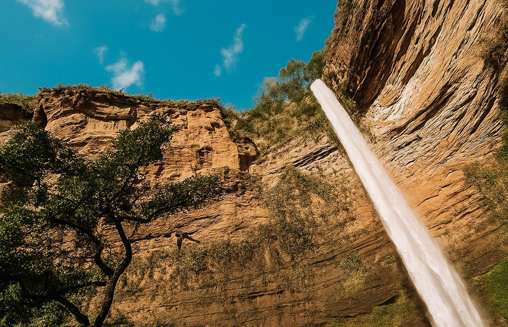 Cachoeira Véu de Noiva na Chapada dos Guimarães